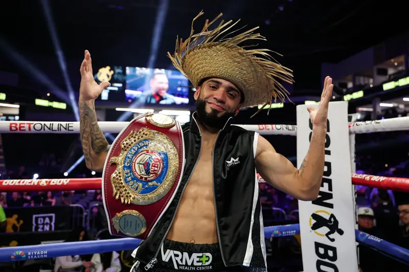 Oscar Collazo lució su poderío boricua para noquear a Neider Valdez