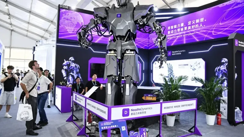 China presenta Neo1, un robot humanoide gigante de cuatro metros que promete levantar 500 kilos y trabajar en los entornos más peligrosos
