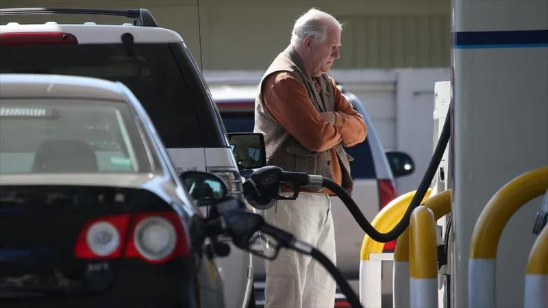 Informe: “Impuesto iraní” exprimirá a EEUU durante años por gasolina cara