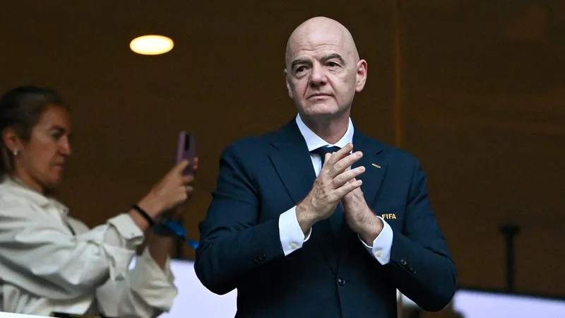 UEFA prepara una denuncia penal contra Infantino
