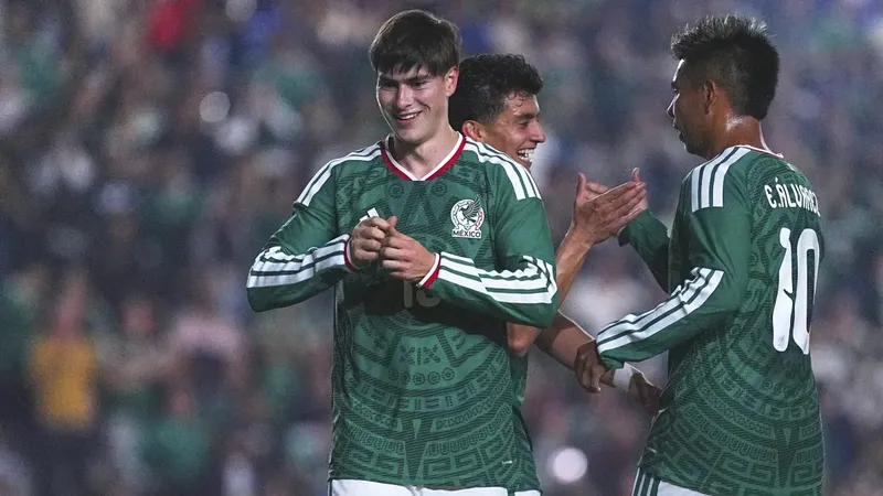 Armando González se estrena con gol en Europa y también da una asistencia con el Olympiacos