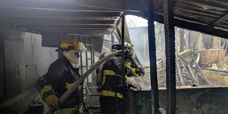 Rápida acción de bomberos evita una tragedia mayor por incendio en el sector de El Novillo