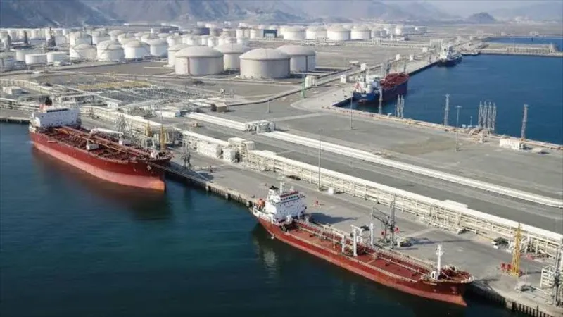 Paralizado puerto emiratí de Fuyaira; Se retirarán 6 millones de b/d del mercado