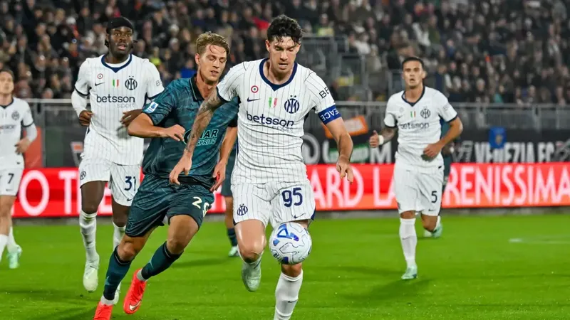 Bastoni, abierto a escuchar al Barça