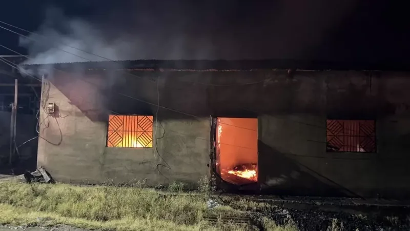 Incendio deja pérdidas por 100 mil dólares en bodega de tabaco en Jalapa