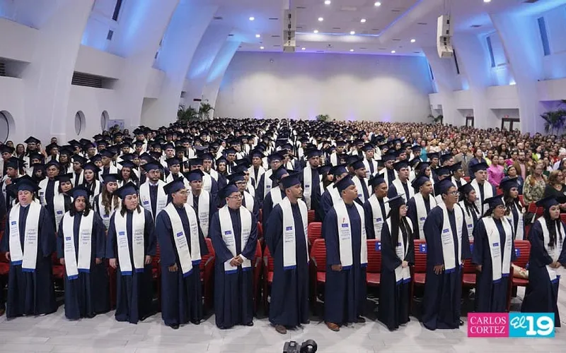 Universidad Nacional de Ingeniería gradúa a 585 nuevos ingenieros y arquitectos