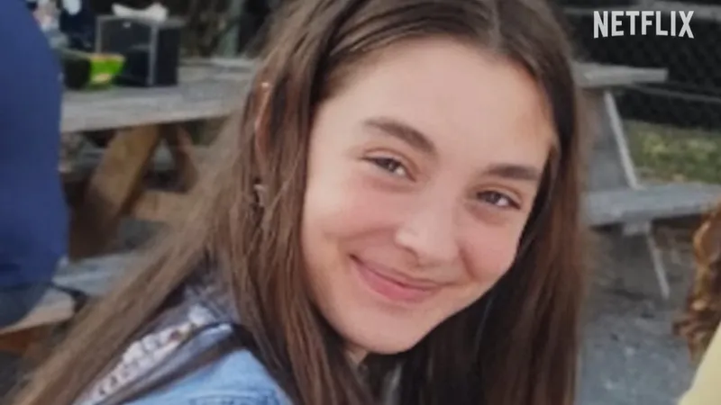 En 2022, Mackenzie Shirilla (17 años) sufrió un accidente de coche donde murieron su novio y un amigo: un año después fue condenada a dos cadenas perpetuas
