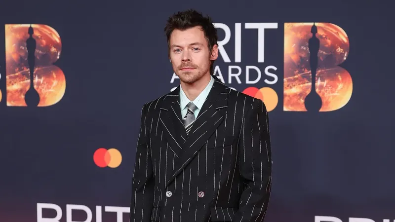 Harry Styles confirma que también es un ícono de la moda sobre el escenario