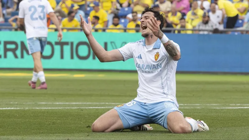 El Real Zaragoza confirma su caída a los infiernos