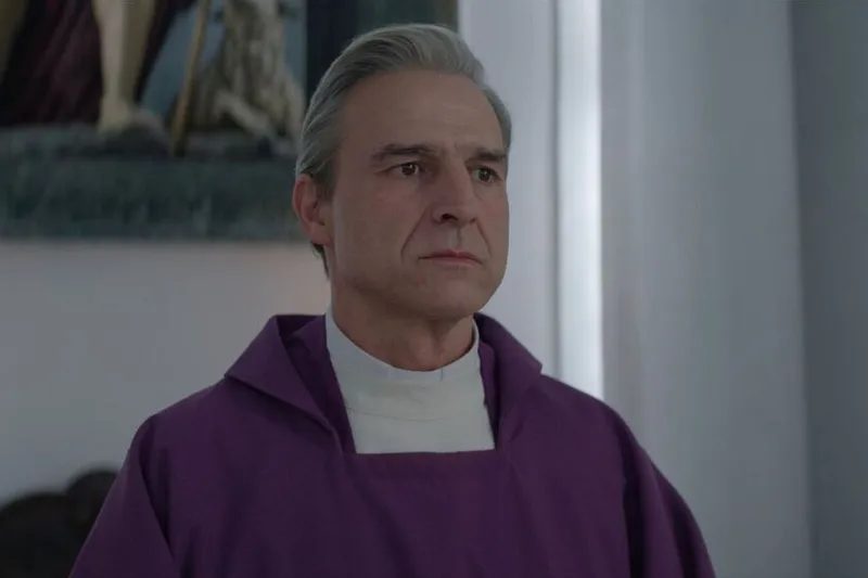 No hay mejor revulsivo a la visita del Papa que 'La Luz', una osada y fabulosa película en la que Fernando Franco vuelve a meterse en un jardín y salir indemne