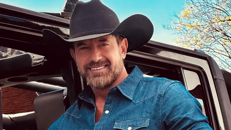Gabriel Soto, de lo más enamorado, comparte nuevas fotos junto a Colibrí Jiménez por una ocasión especial