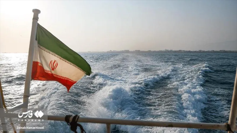 La vida continúa en el estrecho de Ormuz: los barcos iraníes surcan el horizonte