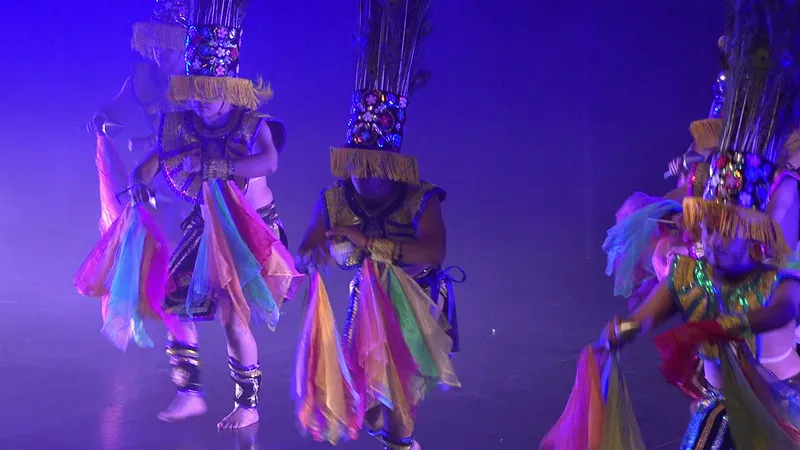 Ballet folklórico nicaragüense rinde homenaje a las madres