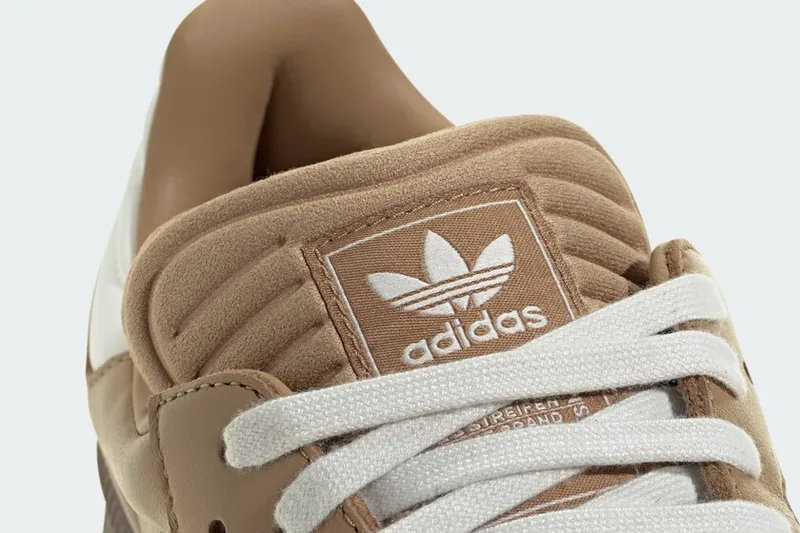 Adidas ha rebajado las Samba más modernas color dulce de leche que combinan con todo y son súper cómodas