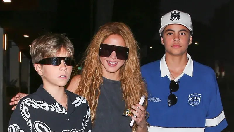Shakira disfruta de una especial salida familiar junto a sus hijos, Milan y Sasha, en Beverly Hills