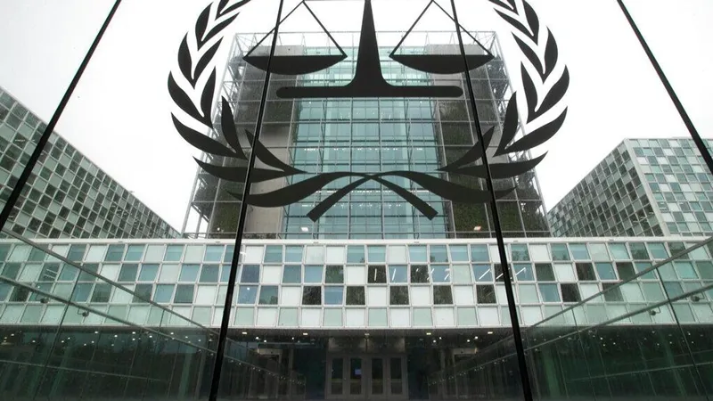 La Corte Penal Internacional suspende a su fiscal jefe tras denuncia de conducta sexual indebida