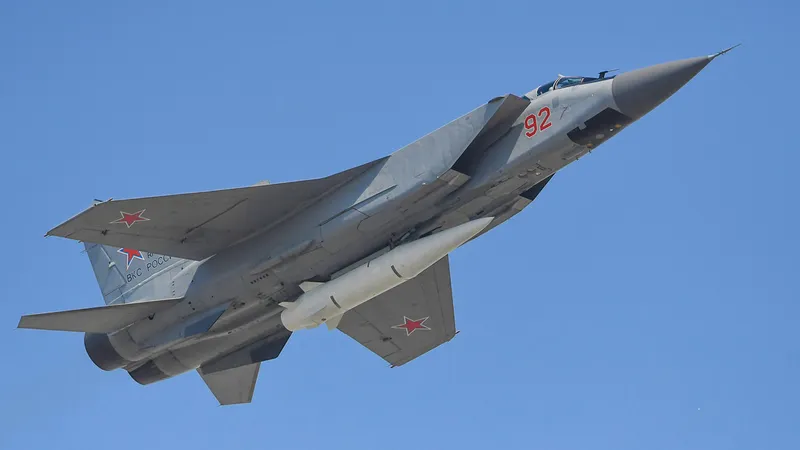 Rusia comenta su ataque masivo contra el complejo militar-industrial en Kiev y alrededores