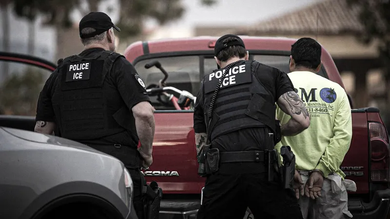 ICE eleva los arrestos migratorios a niveles récord