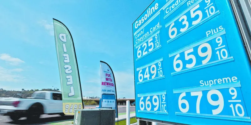 Gasolina en EU, en su precio más bajo desde marzo