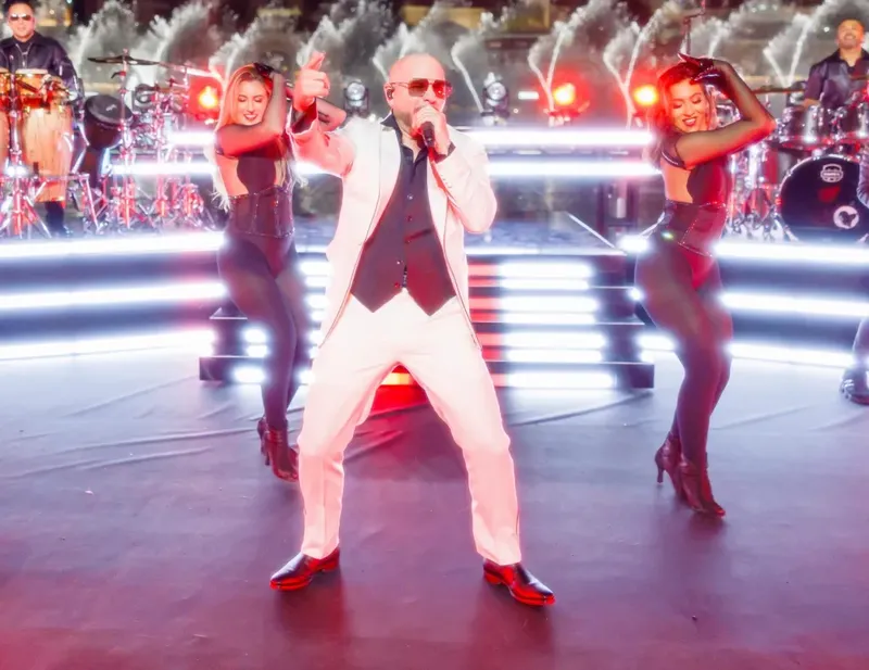 Pitbull establece récord mundial de Guinness con calvas postizas en Londres: ‘¡Lo logramos Baldies! ¡Dale!’