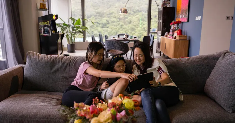 Padres quieren que sus hijos inviertan antes de lo que ellos lo hicieron: las fintech buscan atraerlos