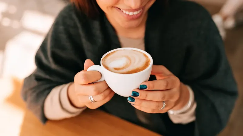 La cafeína no es lo único importante del café: un neurobiólogo descubre qué ocurre en el intestino y el cerebro al tomarla