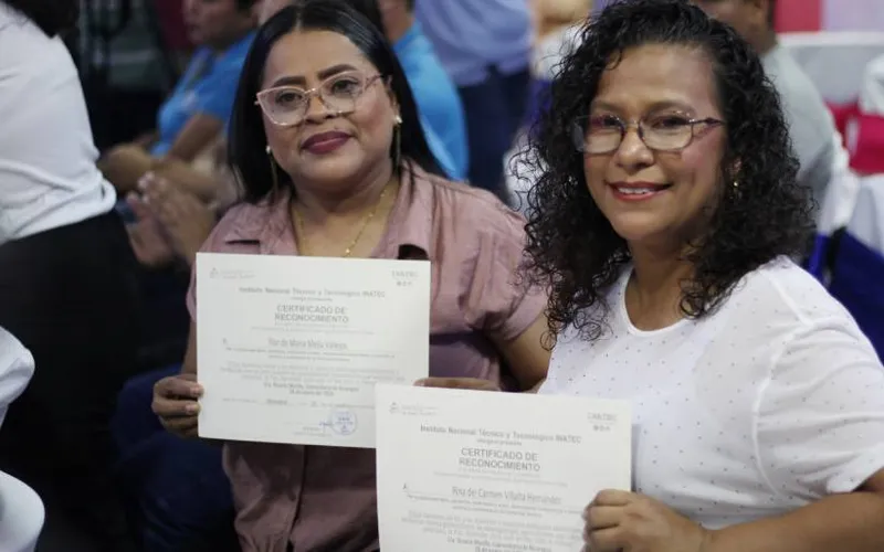 Reconocen a docentes por su compromiso con la formación en Nicaragua