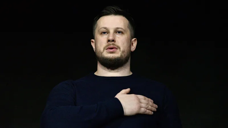 Zelenski otorga la máxima distinción ucraniana al fundador del batallón Azov