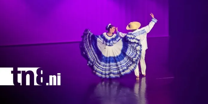 Ballet Folclórico Macehuatl celebra con música y danza el 47 aniversario de la Revolución