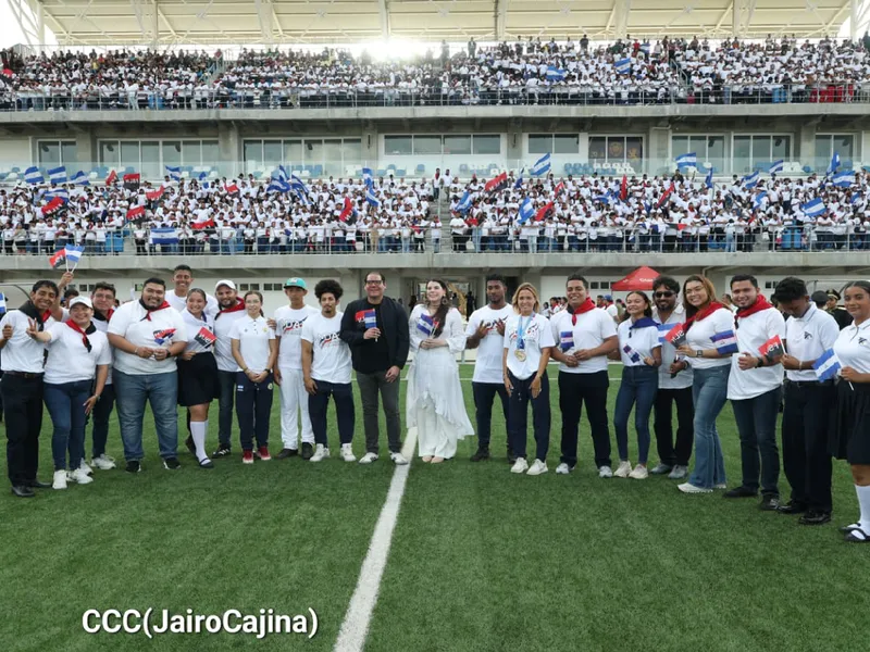Con música, color y orgullo patrio juventud de Managua recibe Antorcha Centroamericana