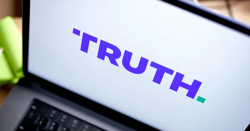 Demandan a Trump por plan de Truth Social para vender acceso más rápido a sus publicaciones