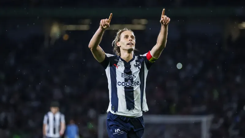 Sergio Canales se va del fútbol mexicano y firma por dos años con el Racing de Santander
