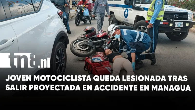Motociclista resulta lesionada tras impactar contra la parte trasera de un vehículo en Managua