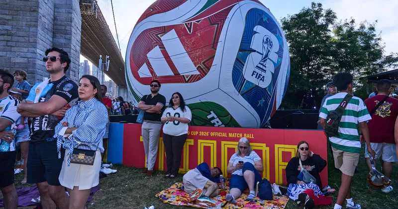 El Mundial 2026 pasa factura a Adidas: la acción se desploma y pierde las ganancias del año