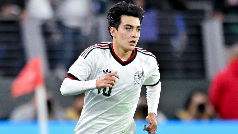 ¡Empiezan las ofertas! Liverpool va por Gilberto Mora