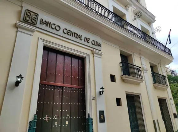 Cuba proyecta cambios en el sistema bancario para ampliar servicios, créditos y canales digitales