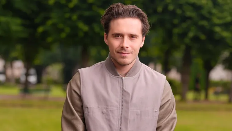 Brooklyn Beckham dedica emotiva felicitación a su abuelo, tras ausentarse de su fiesta de cumpleaños