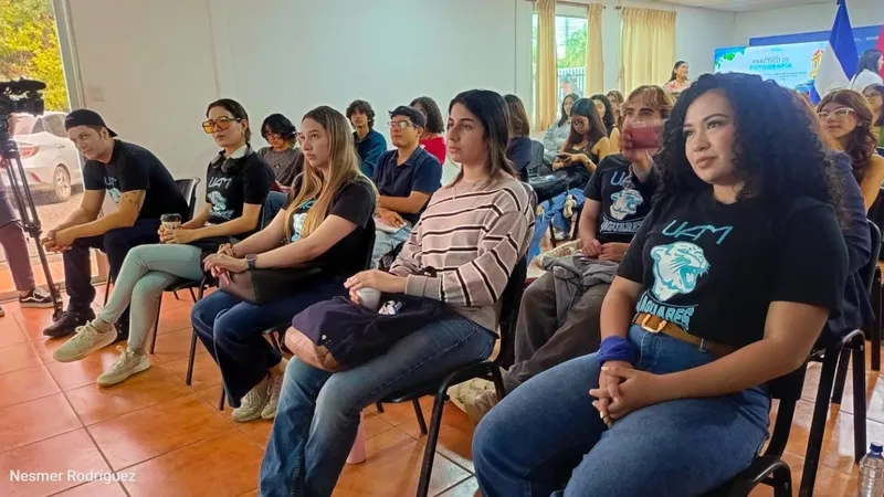 Ministerio de la Juventud capacita a jóvenes en fotografía digital para promover el turismo en Nicaragua