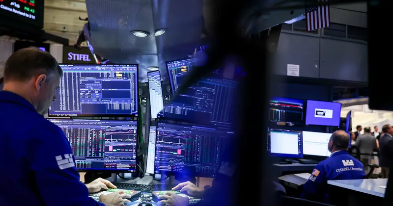 Acciones viven un momento de auge, pero estrategas recomiendan cautela ante próximos riesgos