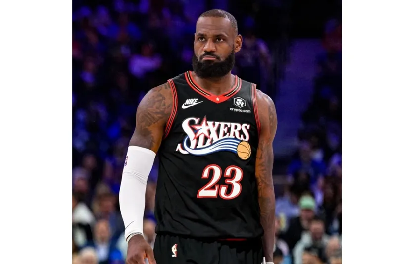 LeBron James debutará con los 76ers ante los Knicks en Nueva York