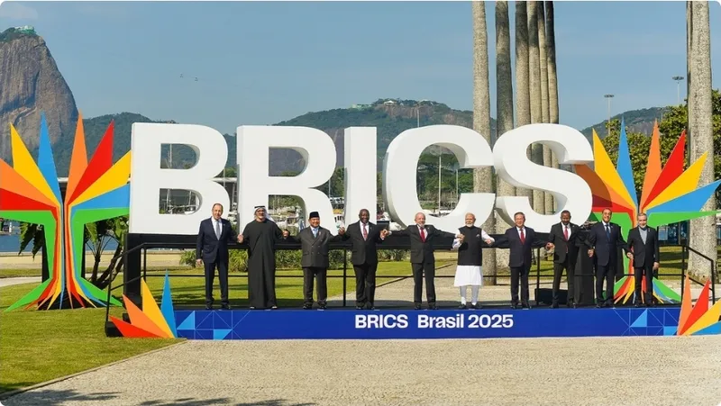Lavrov: Los BRICS y Occidente libran “una lucha soterrada sobre cómo será el mundo”