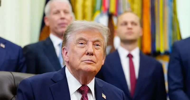 Juez permite a Trump modificar demanda de US$15.000 millones contra el NYT
