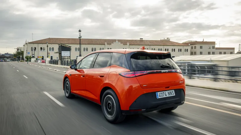 Un experto financiero identifica el inesperado "efecto BYD": los coches eléctricos chinos ayudan a frenar la inflación y ahorrar dinero