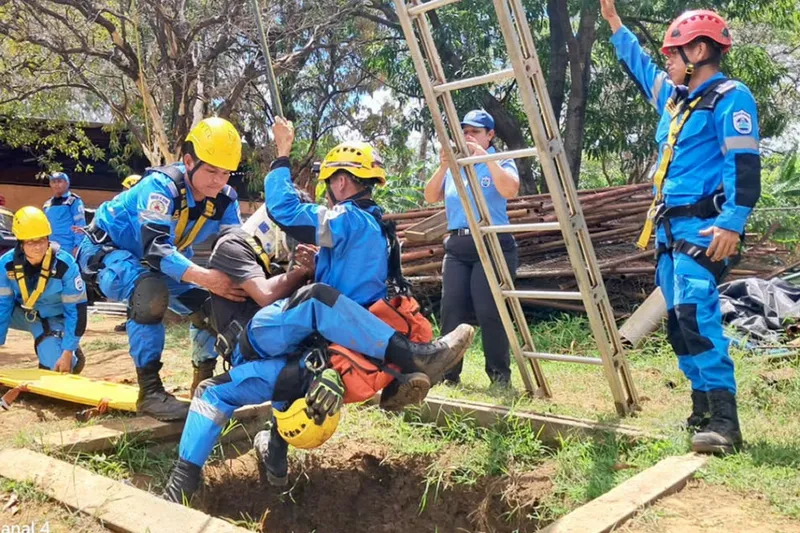 Rescatistas fortalecen sus capacidades con simulacro de emergencia