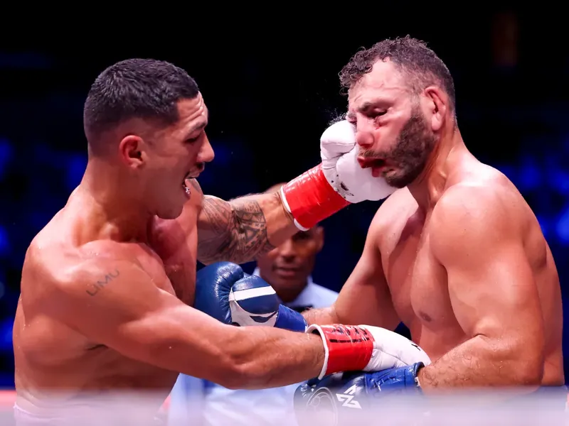 David Benavídez aceptó reto en el ring de Opetaia y proponen fecha al combate