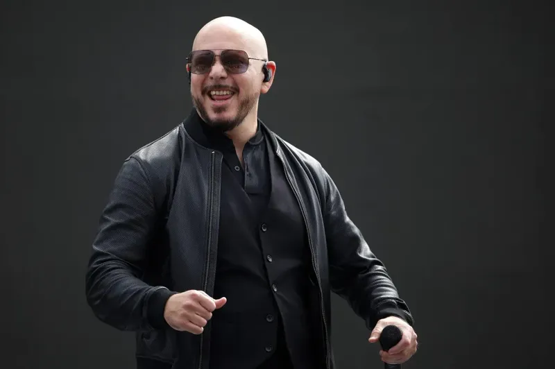 Pitbull anuncia su 14º álbum de estudio, ‘Pitcoin’