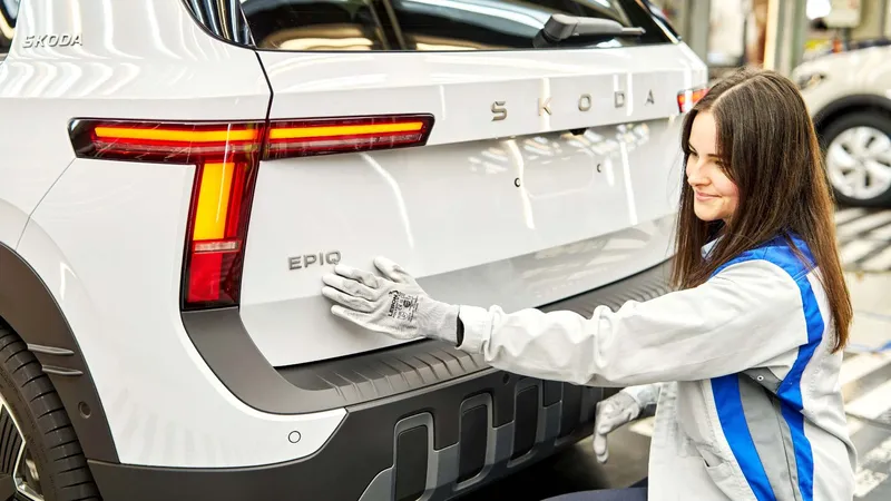 “Es un momento histórico”: Skoda inicia en España la producción del Epiq, su coche eléctrico asequible de 22.800 €