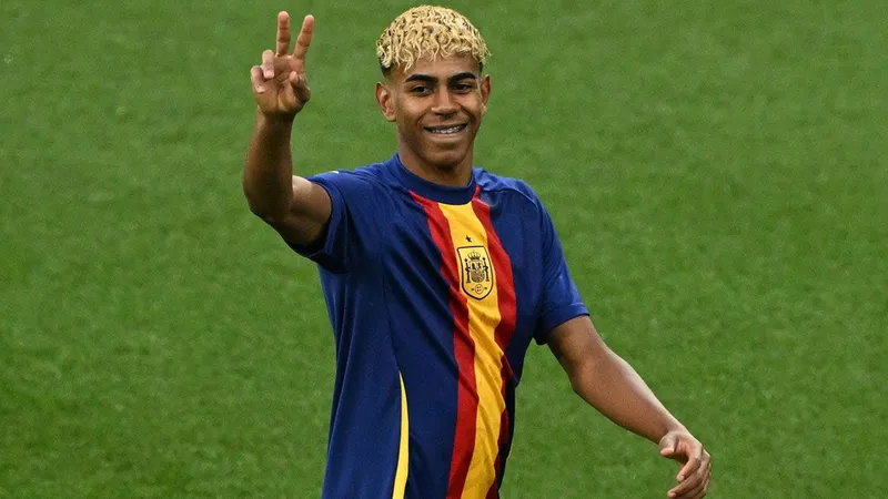 Lamine Yamal, titular con España