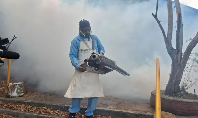 Destruyen criaderos de zancudos en más de 500 viviendas del barrio Grenada