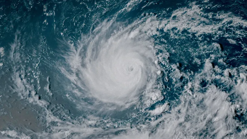 Huracán Lowell se acerca y estas son las zonas donde podría impactar